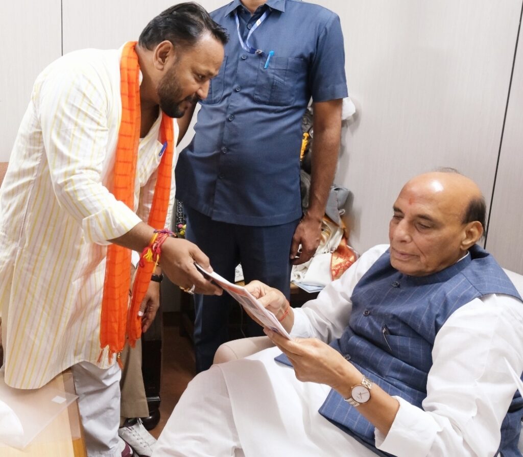 सामाजिक सरोकारों को लेकर डॉ. अनुपम सिंह भंडारी ने रक्षा मंत्री राजनाथ सिंह से की मुलाकात 1 WhatsApp Image 2026 08 31 at 19.52.11