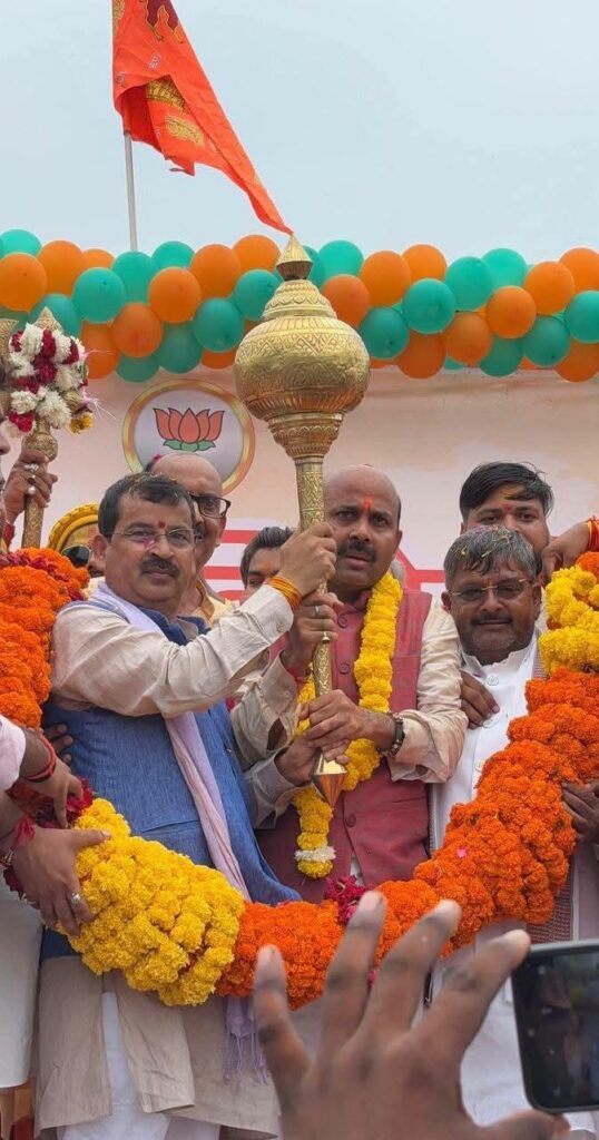 भाजपा के नवनियुक्त राष्ट्रीय महामंत्री हरीश द्विवेदी के स्वागत में उमड़ा जनसैलाब, पूर्व मेयर ऋषिकेश उपाध्याय ने किया जोरदार स्वागत 1 WhatsApp Image 2026 09 01 at 12.41.47