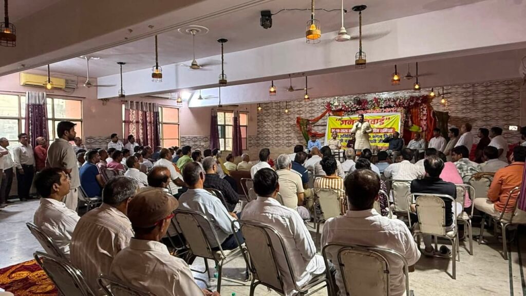 संगम विहार में जनसुनवाई: जनता के सामने विकास कार्यों का हिसाब, व्यापारियों की समस्याओं का मौके पर समाधान 2 WhatsApp Image 2026 09 05 at 18.21.50 1