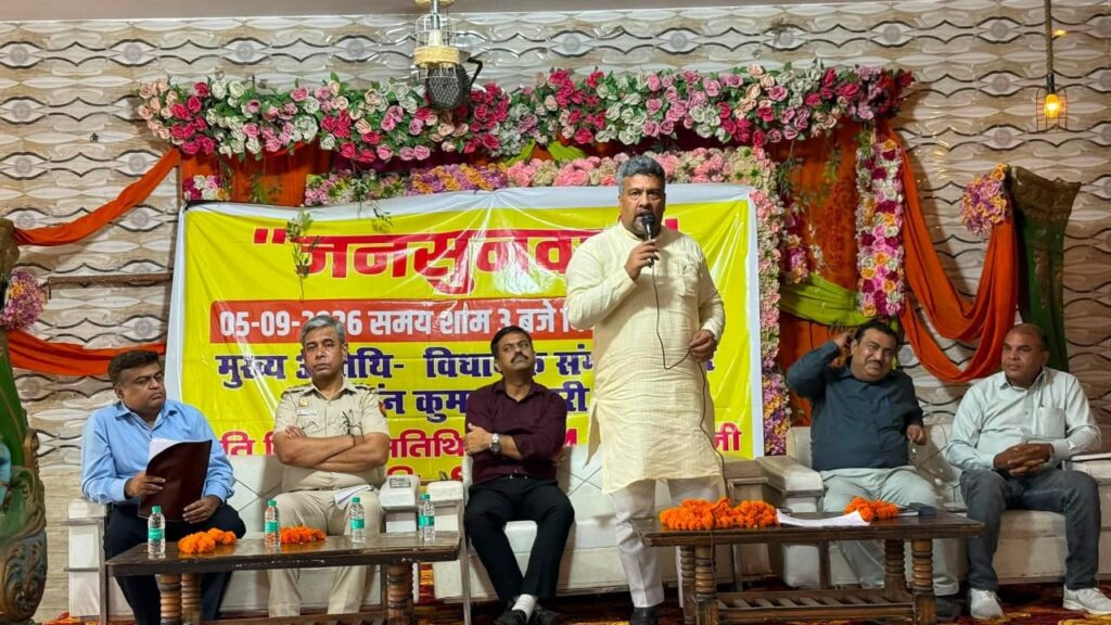 संगम विहार में जनसुनवाई: जनता के सामने विकास कार्यों का हिसाब, व्यापारियों की समस्याओं का मौके पर समाधान 1 WhatsApp Image 2026 09 05 at 18.21.50