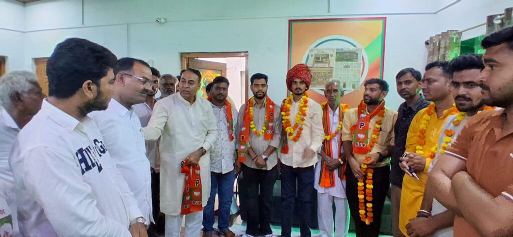 मतदान से पहले जहाजपुर में सियासी ‘खेला’! भाजपा ने कांग्रेस का उड़ाया पहला विकेट, दो प्रत्याशियों ने बदला पाला 1 WhatsApp Image 2026 09 09 at 14.50.30