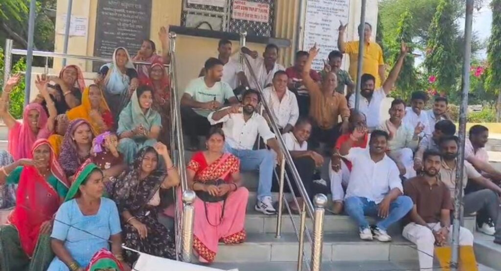 जहाजपुर में चला ‘गोपीचंद मीणा मैजिक’! भाजपा की बंपर जीत, 25 में 15 सीटों पर कब्जा 1 WhatsApp Image 2026 09 14 at 12.55.58