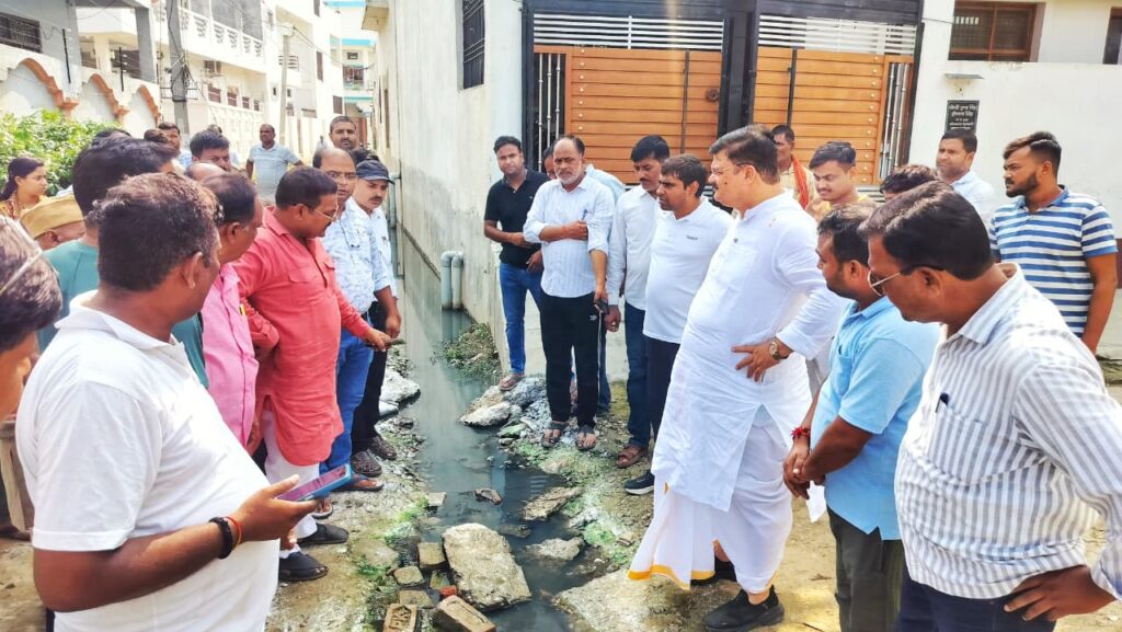 पहले प्रकाश, पेयजल-सीवर लाइन फिर होगा सड़क निर्माण 1 WhatsApp Image 2026 09 14 at 16.28.26