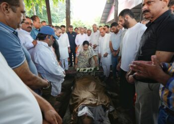 दिल्ली के महापौर प्रवेश वाही को मातृ शोक, निगमबोध घाट पर हुआ अंतिम संस्कार