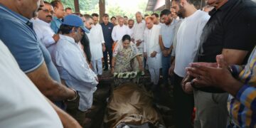 दिल्ली के महापौर प्रवेश वाही को मातृ शोक, निगमबोध घाट पर हुआ अंतिम संस्कार