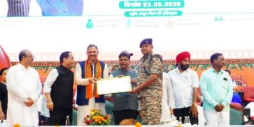 राष्ट्रीय आयुर्वेद दिवस पर आयोजित विशाल रक्तदान शिविर में सीआरपीएफ का उल्लेखनीय योगदान, अधिकारियों एवं जवानों ने किया 111 यूनिट रक्तदान