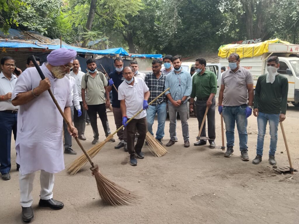 काली मंदिर के पास कबाड़ी की झुग्गी से मानव कंकाल मिलने पर हड़कंप, दिल्ली भाजपा ने जांच की मांग की 2 WhatsApp Image 2026 09 26 at 4.19.50 PM