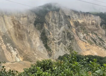 Mountain collapses into river in Nepal, terrifying video captures chaos 6 Mountain collapses into river in Nepal, terrifying video captures chaos