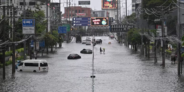 “Every Canal Is Filled”: Bangkok Declares Flood Disaster Amid Heavy Rainfall