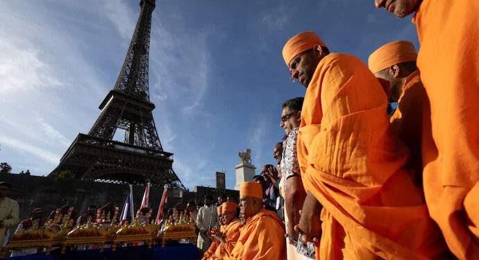 Eiffel Tower closes amid row over women staff sidelined during Hindu group’s visit