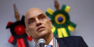 Brazil judge Alexandre de Moraes faces resignation calls over Vorcaro links