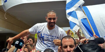 Israel Pardons Combat Medic Who Shot Dead Wounded Palestinian Attacker