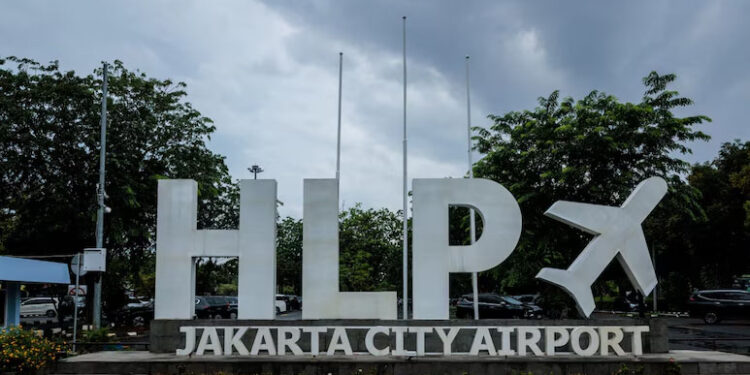 Jakarta Airport And Others Reopen After Volcanic Ash Crisis