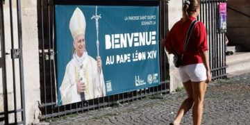 Hundreds of thousands expected in Paris for Pope’s visit