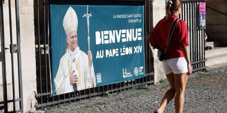 Hundreds of thousands expected in Paris for Pope’s visit