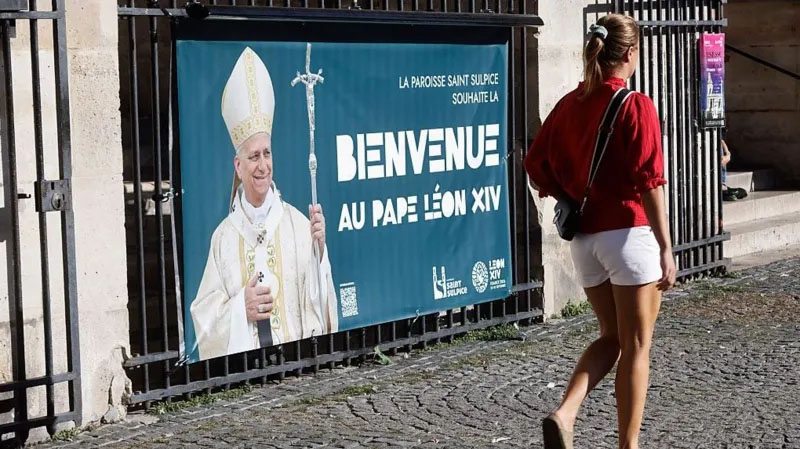 Hundreds of thousands expected in Paris for Pope’s visit