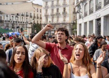 Spain announces ban on evictions after protests over 87-year-old woman’s removal from flat