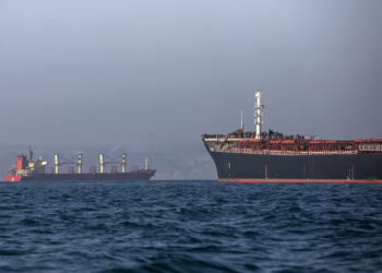 US destroys 5 Iranian oil tankers after missile attacks on Navy warship