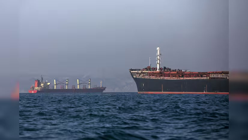 US destroys 5 Iranian oil tankers after missile attacks on Navy warship
