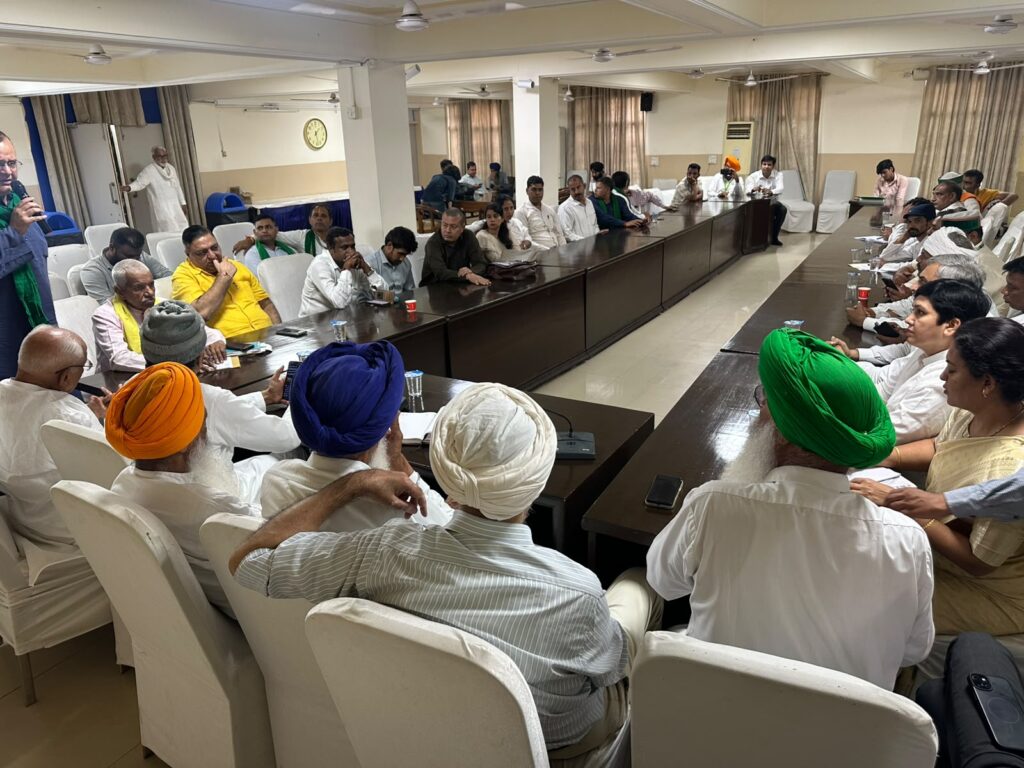 ट्रंप की ट्रेड डील पर किसानों का अल्टीमेटम, 100 से अधिक संगठन आंदोलन को तैयार 2 00604621 3ce4 4a60 91a8 603122721ac9