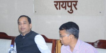 कलेक्टर ने की प्रधानमंत्री सूर्यघर मुफ्त बिजली योजना की प्रगति की समीक्षा