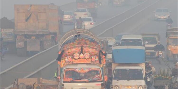 Pakistan: Lahore Tops Global Pollution Rankings as Toxic Air Threatens Residents’ Life Expectancy