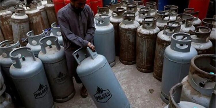 Iran Halts LPG Supplies to Pakistan as Cylinder Prices Surge Past 10,000 Rupees