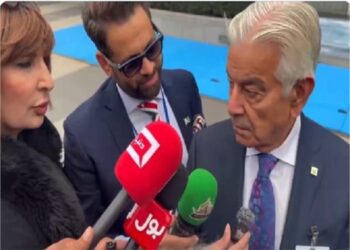 Khawaja Asif’s Alleged Throat-Cutting Gesture Towards Afghan Journalist Sparks Outrage 2 Khawaja Asif’s Alleged Throat-Cutting Gesture Towards Afghan Journalist Sparks Outrage