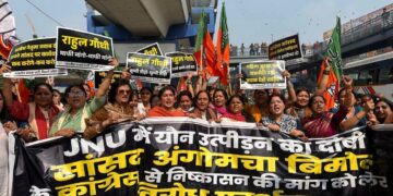 जेएनयू छात्राओं के यौन उत्पीड़न मामले में कांग्रेस सांसद की बर्खास्तगी और गिरफ्तारी की मांग, भाजपा महिला मोर्चा का प्रदर्शन