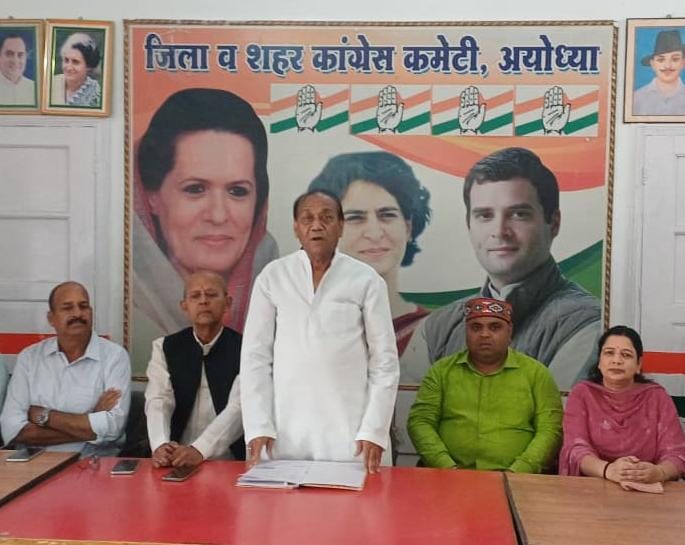 दिल्ली रैली की तैयारियों की समीक्षा करने अयोध्या पहुंचे जिला प्रभारी वीरेंद्र प्रताप नारायण पांडे, कार्यकर्ताओं के साथ की बैठक 1 75850642 0e32 44cc 9a9c 7b23229e6e8a