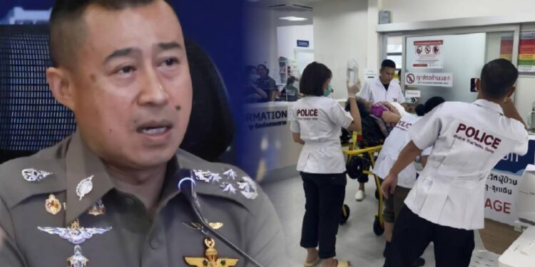ผบ.ตร.ส่งทีมแพทย์ตำรวจลุยน้ำดูแลประชาชน ช่วยยายวัย 81 ปี พ้นวิกฤต 1 ผบ.ตร.ส่งทีมแพทย์ตำรวจลุยน้ำดูแลประชาชน ช่วยยายวัย 81 ปี พ้นวิกฤต
