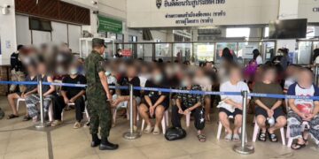 ลาวจับส่งกลับคนไทยอีกล็อตใหญ่ 76 คน พร้อมอุปกรณ์แก๊งคอลเซ็นเตอร์เพียบ
