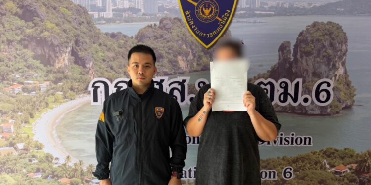 ตม.6 บุกจับสาวโปรตุเกสคาครัวร้านอาหารภูเก็ต พบ Overstay นาน 1,807 วัน เกือบ 5 ปี 1 ตม.6 บุกจับสาวโปรตุเกสคาครัวร้านอาหารภูเก็ต พบ Overstay นาน 1,807 วัน เกือบ 5 ปี
