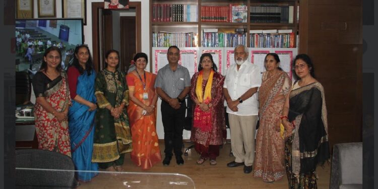 Arwachin Bharti Bhawan Sr. Sec. School Hosts HT LitFest Preview, Inspires 650 Young Minds 1 Arwachin Bharti Bhawan Sr. Sec. School Hosts HT LitFest Preview, Inspires 650 Young Minds