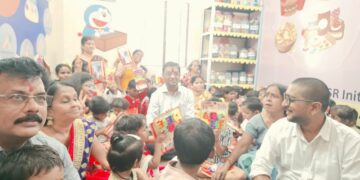 सीएमएचओ डॉ मिथलेश चौधरी ने आंगनबाड़ी केंद्र में मनाया जन्मदिन