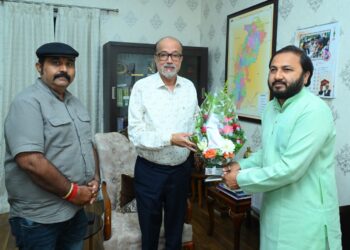 राज्यपाल श्री रमेन डेका से महाराजा कमल चंद्र भंज देव ने की भेंट