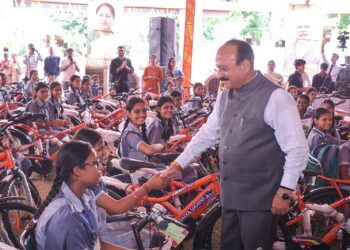 ‘Wheels to Dreams’: Education Minister Ashish Sood Distributes 581 Bicycles to Delhi Schoolgirls