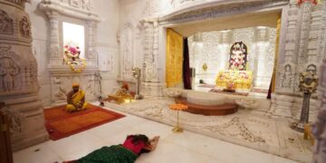 कंगना ने लिया रामलला व हनुमंतलला का आशीर्वाद