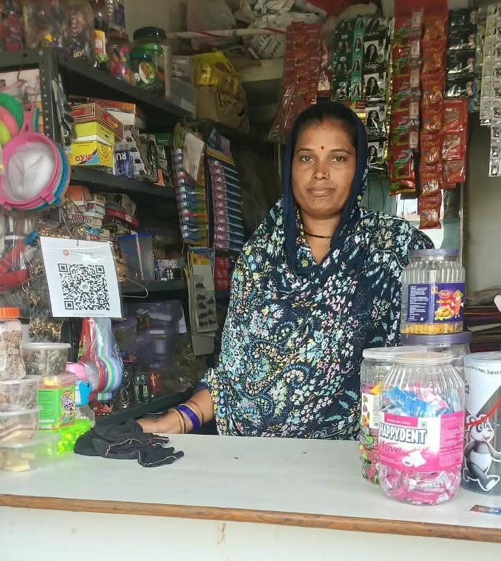 महतारी वंदन योजना से पार्वती साहू ने शुरू किया स्वरोजगार, गांव में फैंसी दुकान खोल बनीं आत्मनिर्भर 1 WhatsApp Image 2026 10 12 at 4.35.15 PM