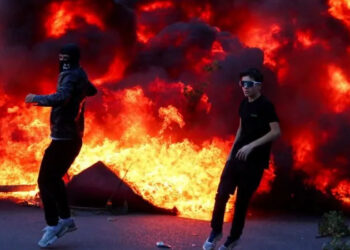 Student protesters attack government buildings in Albania