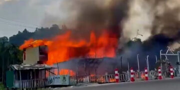 10 killed, including 6 of a family, in Bangladesh seaside resort fire