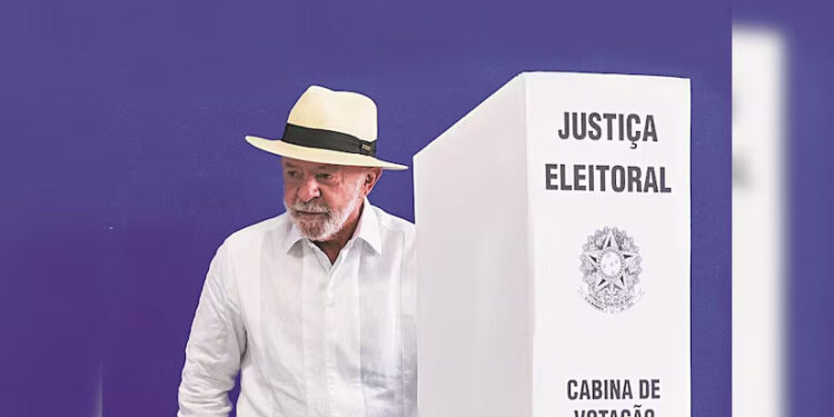 Brazilians head to polls in high-stakes, polarized presidential election 1 Brazilians head to polls in high-stakes, polarized presidential election