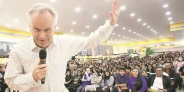 Best-selling British novelist and former politician Jeffrey Archer dies at 86