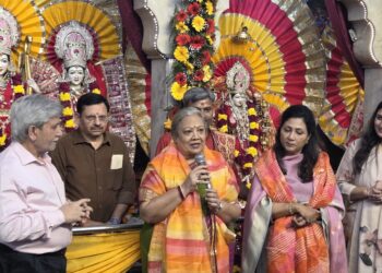 महागौरी पूजन पर माता की चौकी में गूंजे भजन, भक्तों ने किया नृत्य 2 महागौरी पूजन पर माता की चौकी में गूंजे भजन, भक्तों ने किया नृत्य