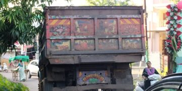 गुजरात में बिना नंबर प्लेट और काले शीशे वाले वाहनों पर कार्रवाई की मांग