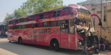 नागदी बांध मोड़ पर पलटी स्लीपर बस, 21 यात्री घायल