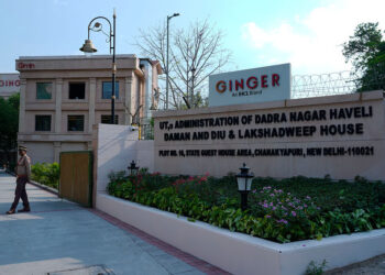 सरकारी गेस्ट हाउस निजी कंपनी को सौंपने और महंगे किराये पर उठे सवाल, दिल्ली हाईकोर्ट में मामला विचाराधीन