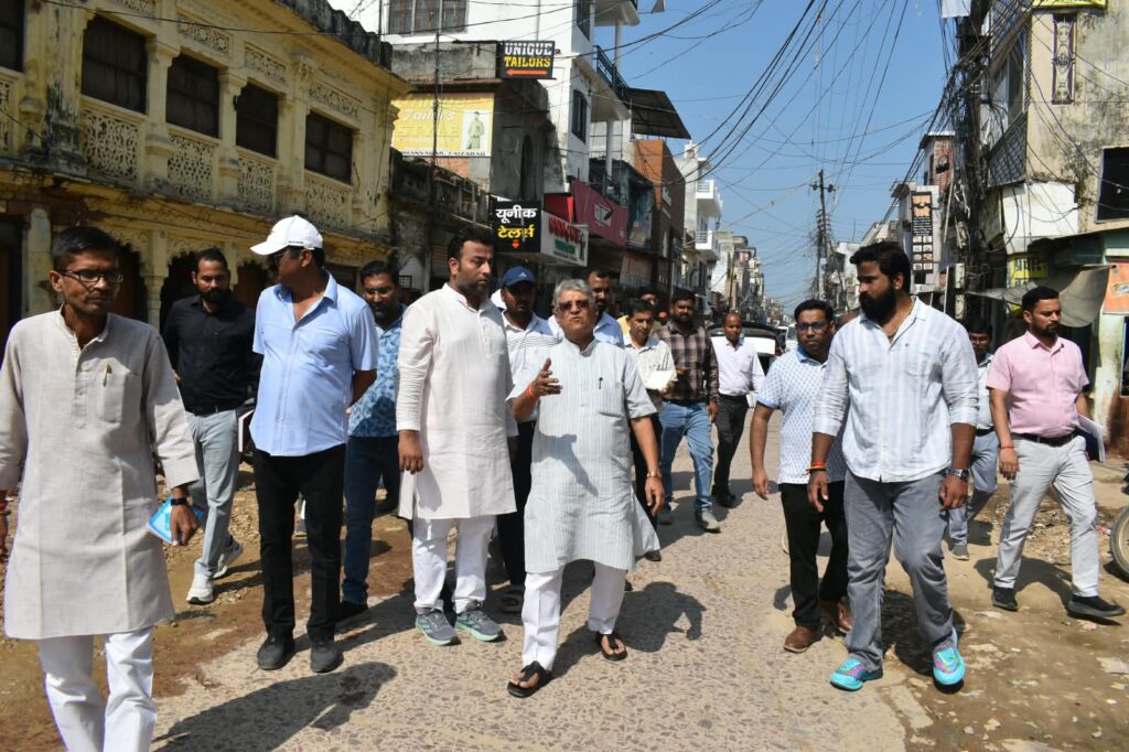 श्रद्धालुओं की राह में बाधा बर्दाश्त नहीं, वेद प्रकाश गुप्ता ने अधिकारियों को दिए सख्त निर्देश 1 e2cf3650 23e7 4197 b934 f318be190edb