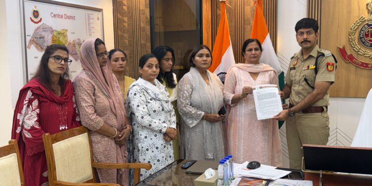 कांग्रेस मुख्यालय पर महिला कार्यकर्ताओं से अभद्रता का आरोप, भाजपा सांसद कमलजीत सहरावत ने पुलिस से की कार्रवाई की मांग 1 कांग्रेस मुख्यालय पर महिला कार्यकर्ताओं से अभद्रता का आरोप, भाजपा सांसद कमलजीत सहरावत ने पुलिस से की कार्रवाई की मांग