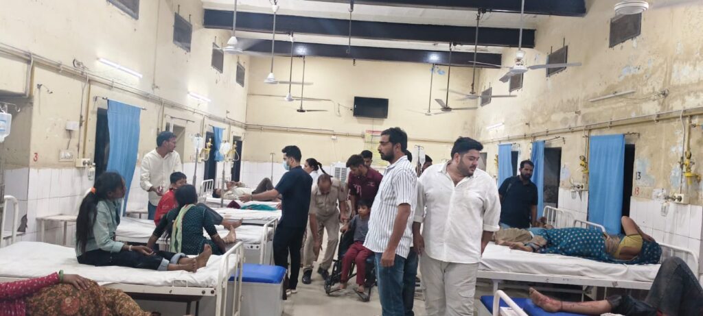 नागदी बांध मोड़ पर पलटी स्लीपर बस, 21 यात्री घायल 2 ffc9847d 7fa5 499b ad4e 314c1d8d38c8